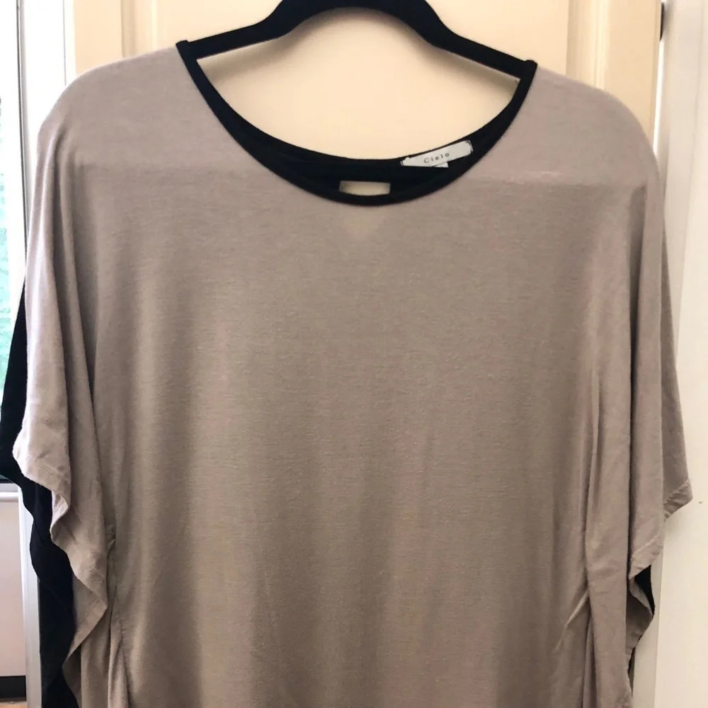 Colorblock cape tee